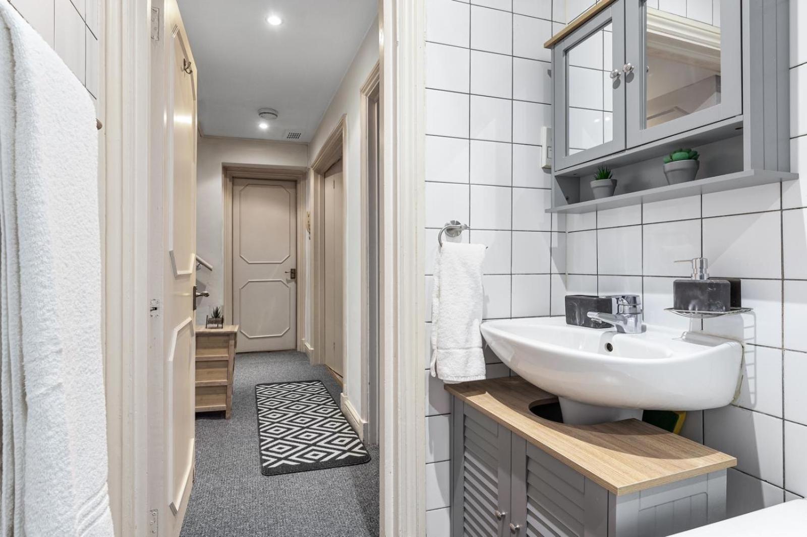 Deluxe Apartment - 1 Min Away From Camden Market And Station Londres Exterior foto