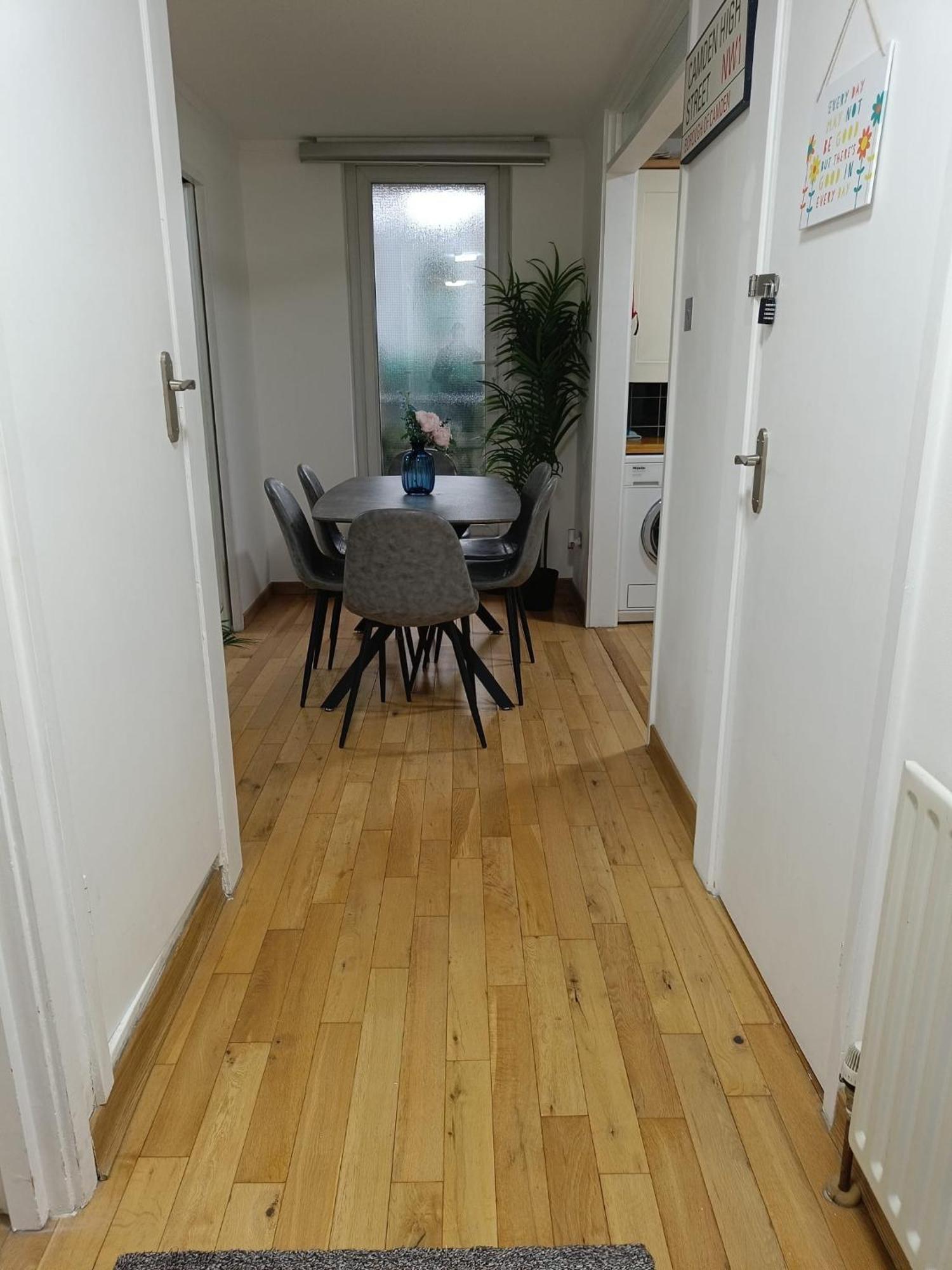 Deluxe Apartment - 1 Min Away From Camden Market And Station Londres Exterior foto
